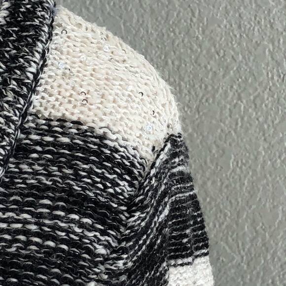 FLASH SALE!! Awesome INC sweater shirt - Picture 3 of 5